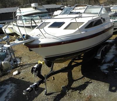 BOATZON | Bayliner 2450 Sundridge Volvo 260A Volvo 280 1985