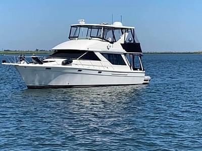 BOATZON | Bayliner 3988 Command Bridge