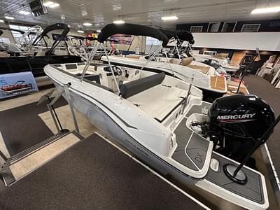 BOATZON | 2023 Bayliner Deckboat DX 2000