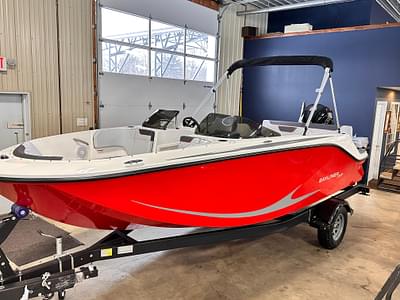 BOATZON | Bayliner Deckboat M19 2025