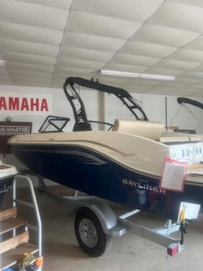 BOATZON | Bayliner DX2050 2024