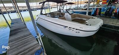 BOATZON | Bayliner DX2200