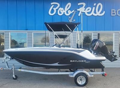 BOATZON | Bayliner M15 2025