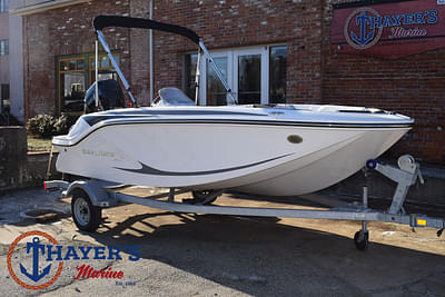 BOATZON | Bayliner M15 2025