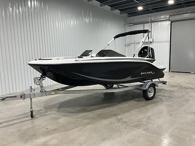 BOATZON | Bayliner M17 2024 BOATZON | Bayliner M17 2024