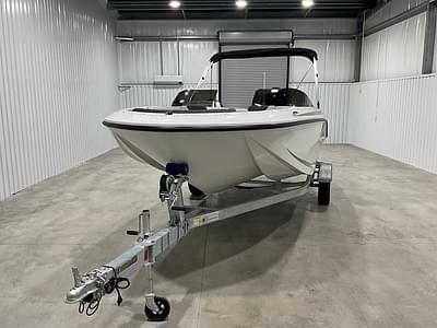 BOATZON | Bayliner M17 2024 BOATZON | Bayliner M17 2024
