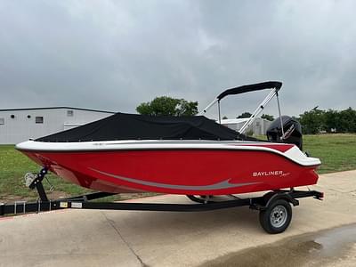 BOATZON | Bayliner M17 2024 BOATZON | Bayliner M17 2024