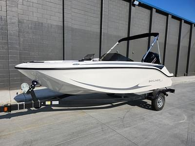 BOATZON | Bayliner M17 2024