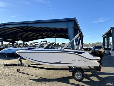 BOATZON | Bayliner M17 2025