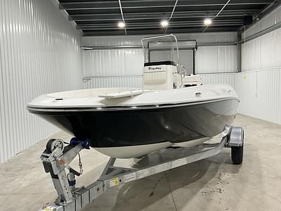 BOATZON | Bayliner T18 2024