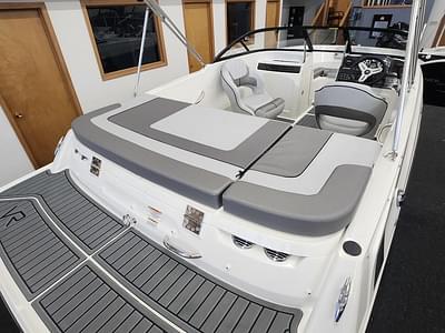 BOATZON | Bayliner VR4 Bowrider 2024