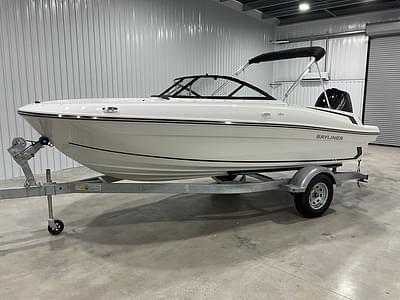 BOATZON | Bayliner VR4 Bowrider Outboard 2025 BOATZON | Bayliner VR4 Bowrider Outboard 2025
