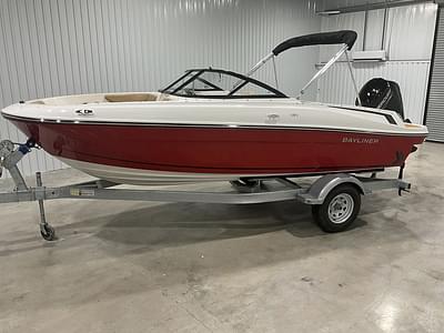 BOATZON | Bayliner VR4 Bowrider Outboard 2025 BOATZON | Bayliner VR4 Bowrider Outboard 2025