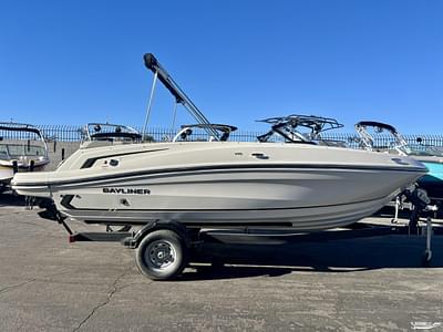 BOATZON | 2025 Bayliner VR5