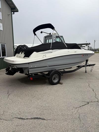 BOATZON | Bayliner VR5 Bowrider 2017 BOATZON | Bayliner VR5 Bowrider 2017