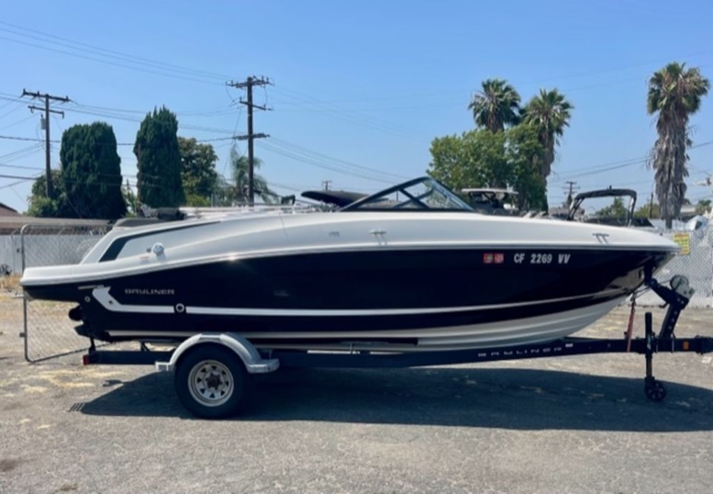 2022 Bayliner VR5 Bowrider - Sold Boat