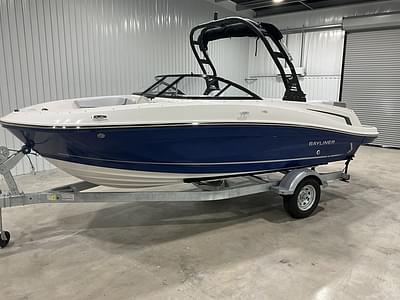 BOATZON | Bayliner VR5 Bowrider 2025 BOATZON | Bayliner VR5 Bowrider 2025