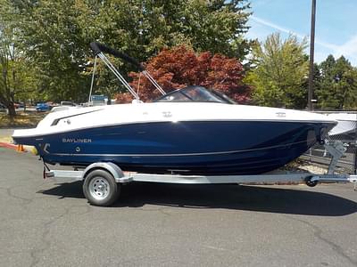 BOATZON | Bayliner VR5 Bowrider 2025