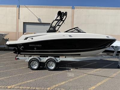 BOATZON | Bayliner VR5 Bowrider IO 2025 BOATZON | Bayliner VR5 Bowrider IO 2025