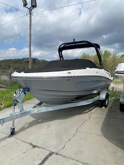 BOATZON | 2025 Bayliner VR5 Bowrider I/O