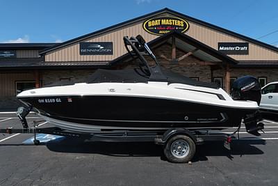 BOATZON | Bayliner VR5 Bowrider  Outboard 2023