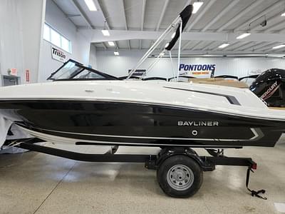 BOATZON | Bayliner VR5 OB 2024