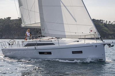 BOATZON | Beneteau Oceanis 371 2025