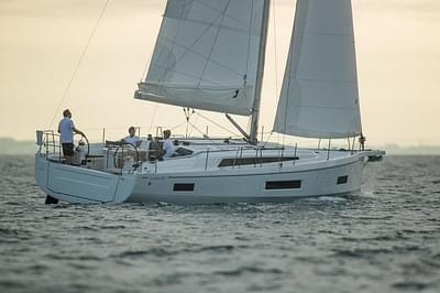 BOATZON | Beneteau Oceanis 401 2025