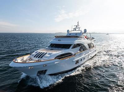 BOATZON | Benetti Legend 85 2008