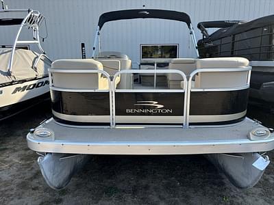 BOATZON | Bennington 20 SLI 50HP BUNK TRAILER 2010