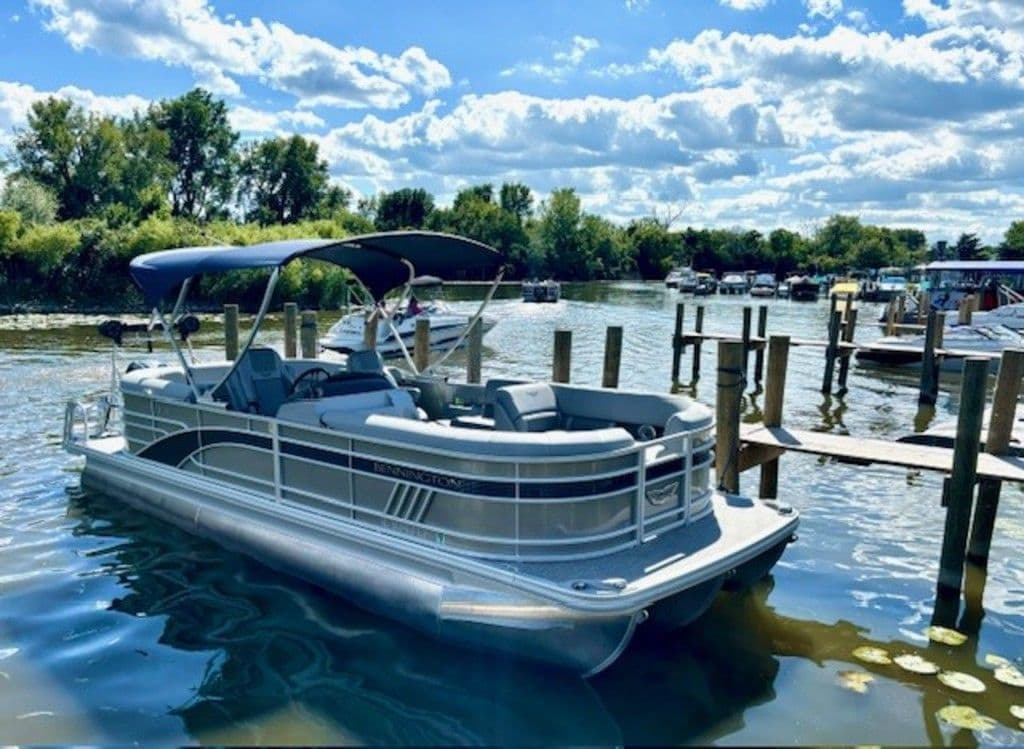 Bennington 23 LSR 2024