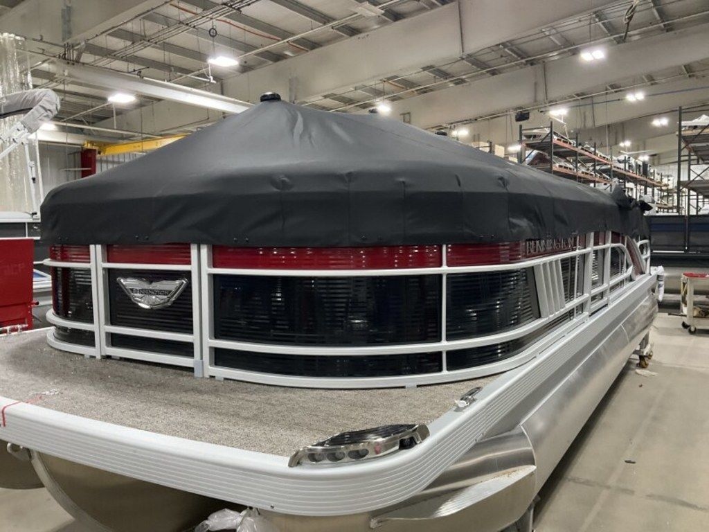 2025 Bennington 22LSB Tri Toon priced with a 150hp - Sold Boat