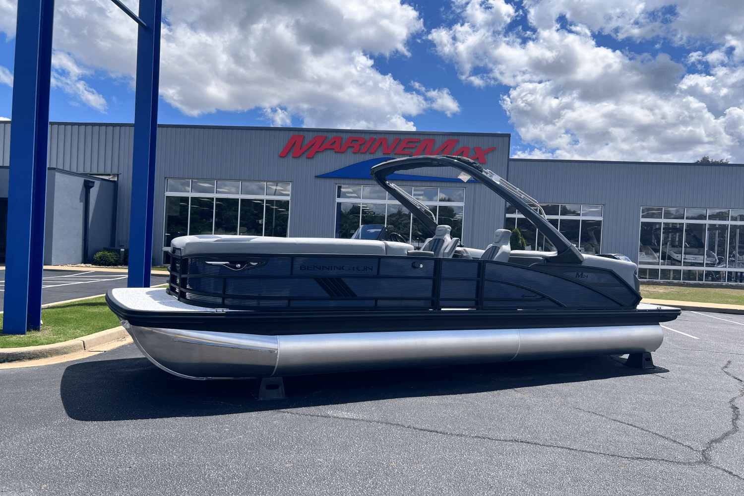 Bennington 24 MFB 2025