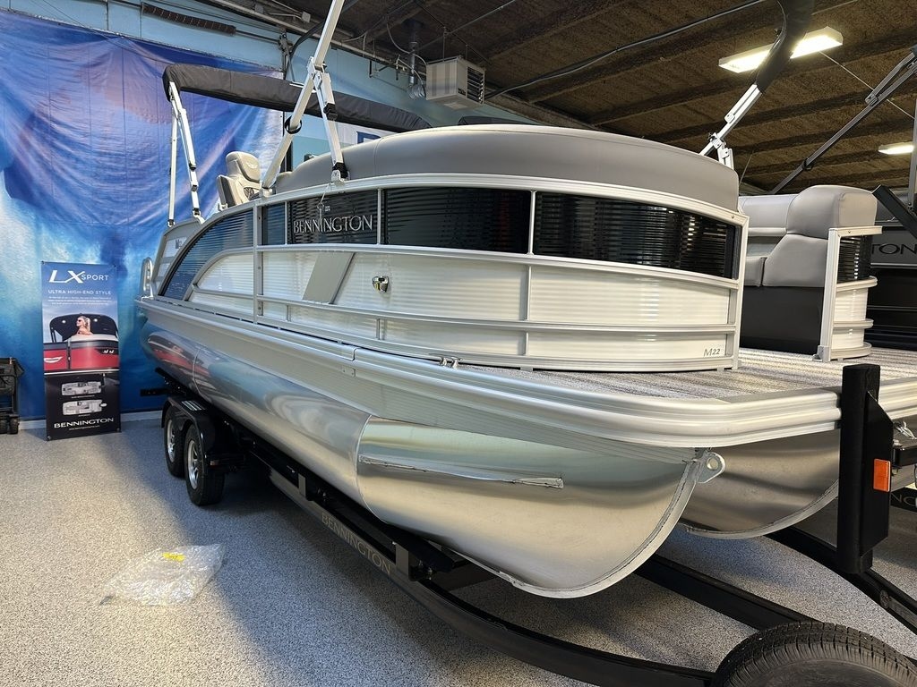 2025 Bennington M Swingback 22 MSB - Sold Boat