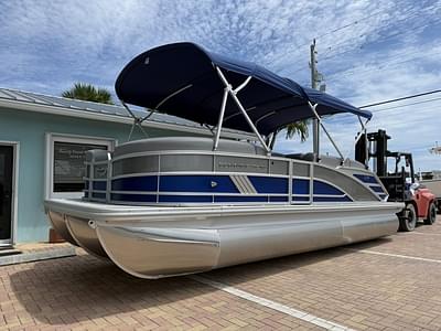 BOATZON | Bennington M Swingback 22 MSB 2026