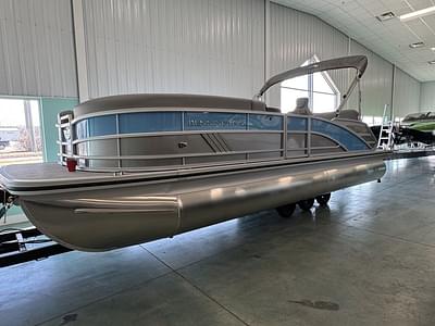 BOATZON | Bennington M Swingback 24 MSB 2025