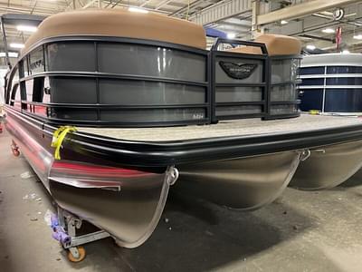 BOATZON | Bennington M Swingback 24 MSB 2025