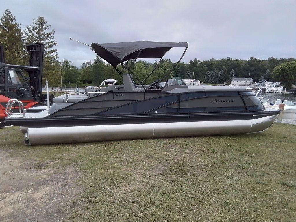 2025 Bennington Q Swingback 25 QSB - Sold Boat