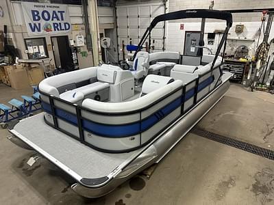 BOATZON | Bentley Pontoons 223 Bolt Quad Lounge Tritoon  Honda 4Stroke EFI 2025