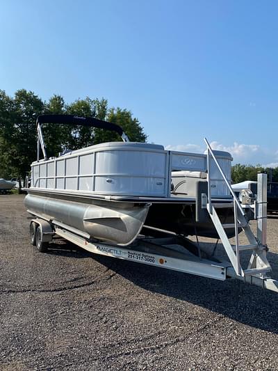 BOATZON | Bentley Pontoons 24 Legacy 2023