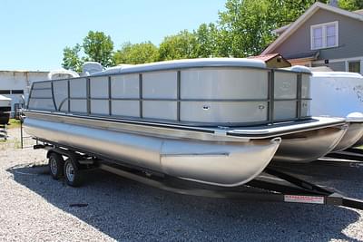 BOATZON | Bentley Pontoons Bentley 240 Swingback 2023