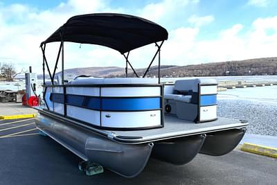 BOATZON | Bentley Pontoons Bolt 2025