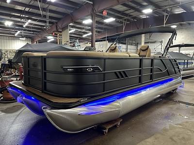 BOATZON | Bentley Pontoons Elite 223 Swingback Tritoon  Honda 4Stroke EFI 2025