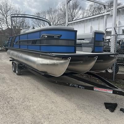 BOATZON | Bentley Pontoons Elite 253 Swingback Dual Capt Full Tube 2025 BOATZON | Bentley Pontoons Elite 253 Swingback Dual Capt Full Tube 2025