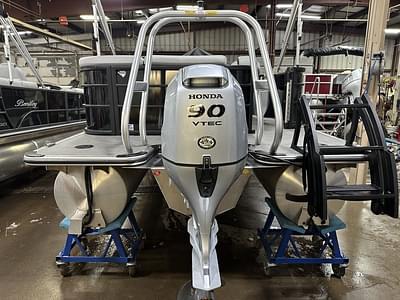 BOATZON | Bentley Pontoons Legacy 200 Cruise  Honda 90HP 4Stroke EFI 2024