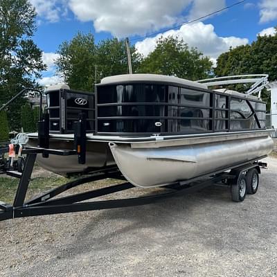 BOATZON | Bentley Pontoons Legacy 200 Cruise XL 2025 BOATZON | Bentley Pontoons Legacy 200 Cruise XL 2025