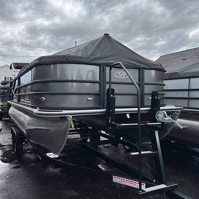 BOATZON | Bentley Pontoons Legacy 200 Swingback 2025 BOATZON | Bentley Pontoons Legacy 200 Swingback 2025