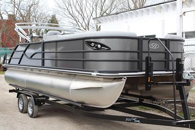 BOATZON | Bentley Pontoons Legacy 220 Swingback 2025