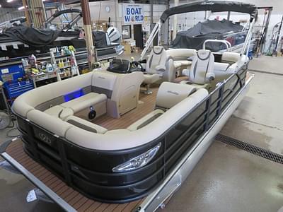 BOATZON | Bentley Pontoons Legacy 223 Navigator Quad Lounge Tritoon  Honda 4Stroke EFI 2025