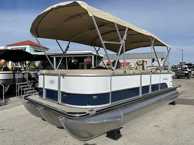 BOATZON | Bentley Pontoons Legacy 223 Navigator XLP3 Tri Toon 2024